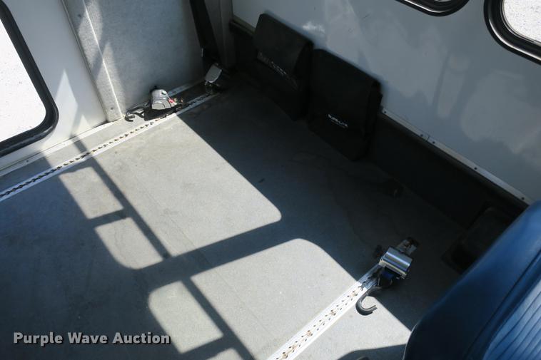 image for item DE3764 2009 Ford E450 shuttle bus