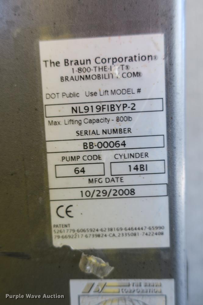 image for item DE3764 2009 Ford E450 shuttle bus