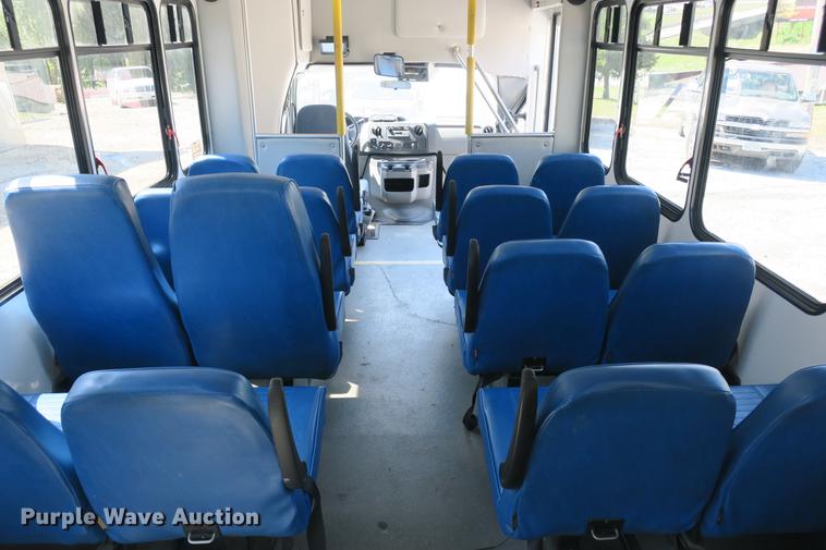 image for item DE3764 2009 Ford E450 shuttle bus