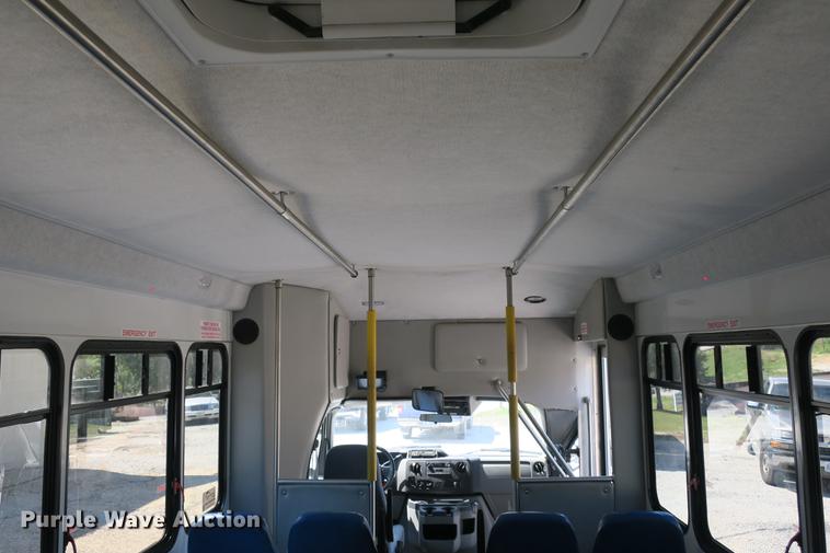 image for item DE3764 2009 Ford E450 shuttle bus