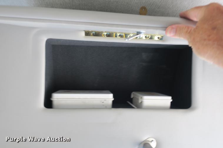 image for item DE3764 2009 Ford E450 shuttle bus