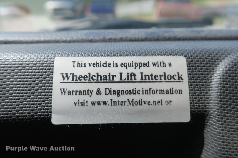 image for item DE3764 2009 Ford E450 shuttle bus