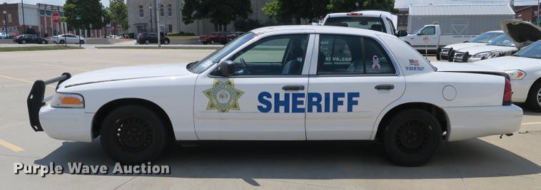image for item DE3772 2001 Ford Crown Victoria Police Interceptor