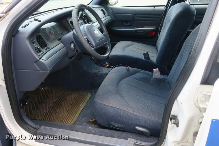 image for item DE3772 2001 Ford Crown Victoria Police Interceptor