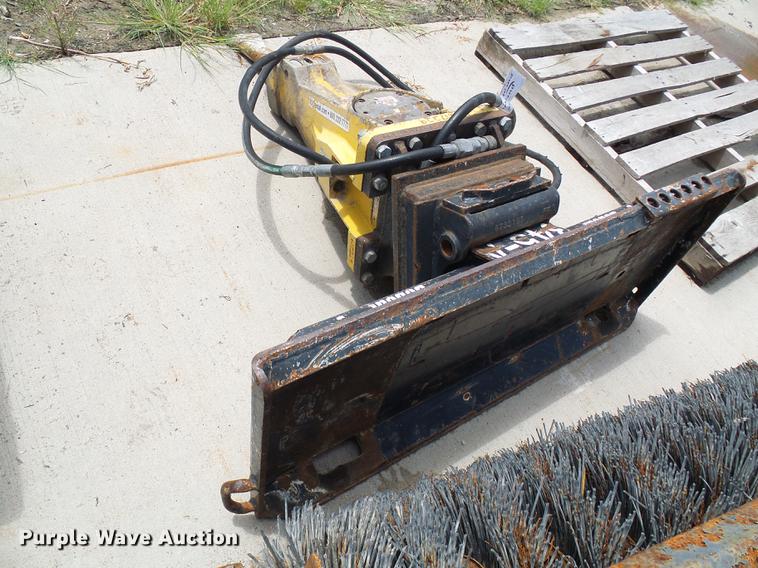 image for item DE5088 2006 Atlas Copco SBC410 breaker