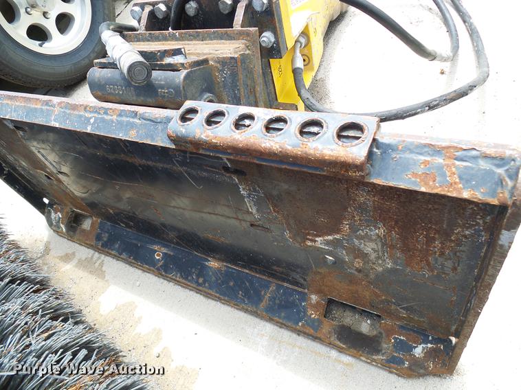 image for item DE5088 2006 Atlas Copco SBC410 breaker