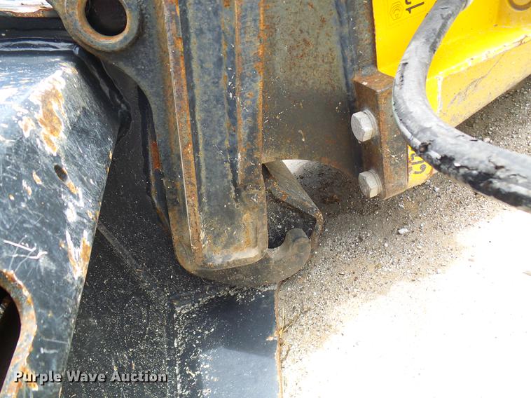 image for item DE5088 2006 Atlas Copco SBC410 breaker