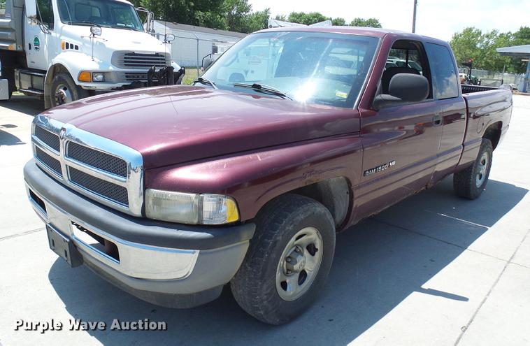 image for item DE5092 2001 Dodge Ram 1500 Club Cab pickup truck