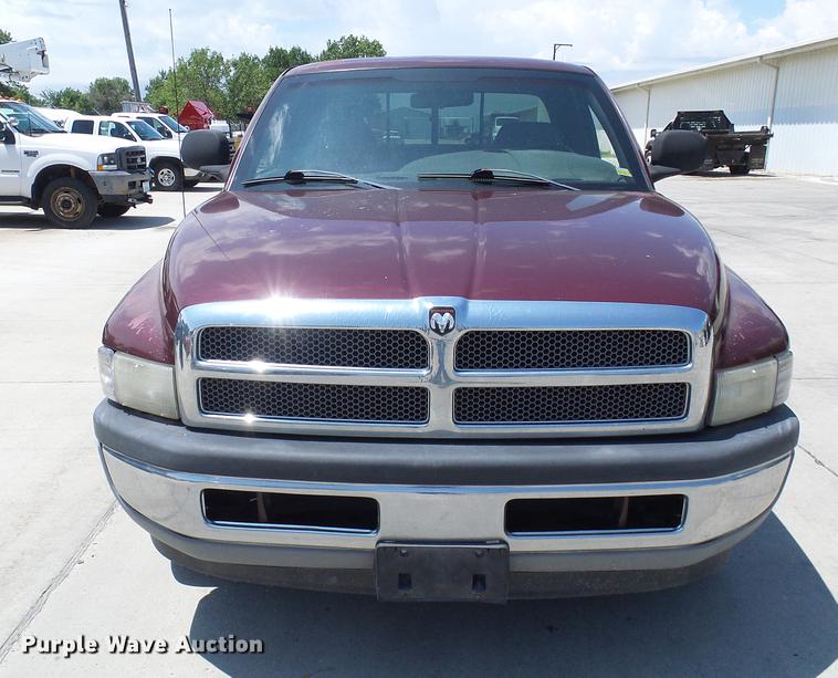 image for item DE5092 2001 Dodge Ram 1500 Club Cab pickup truck