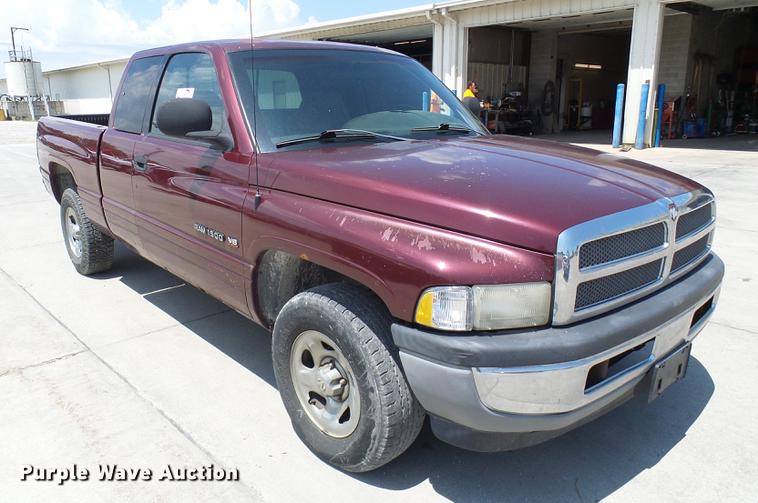 image for item DE5092 2001 Dodge Ram 1500 Club Cab pickup truck