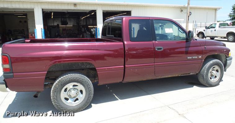 image for item DE5092 2001 Dodge Ram 1500 Club Cab pickup truck