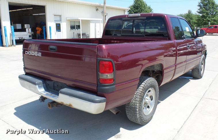 image for item DE5092 2001 Dodge Ram 1500 Club Cab pickup truck