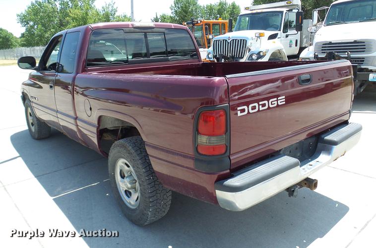 image for item DE5092 2001 Dodge Ram 1500 Club Cab pickup truck