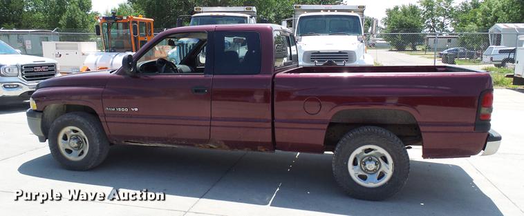 image for item DE5092 2001 Dodge Ram 1500 Club Cab pickup truck