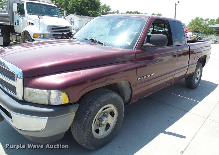 image for item DE5092 2001 Dodge Ram 1500 Club Cab pickup truck