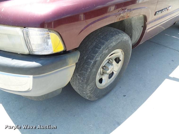 image for item DE5092 2001 Dodge Ram 1500 Club Cab pickup truck