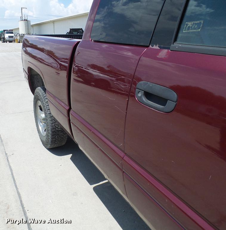 image for item DE5092 2001 Dodge Ram 1500 Club Cab pickup truck