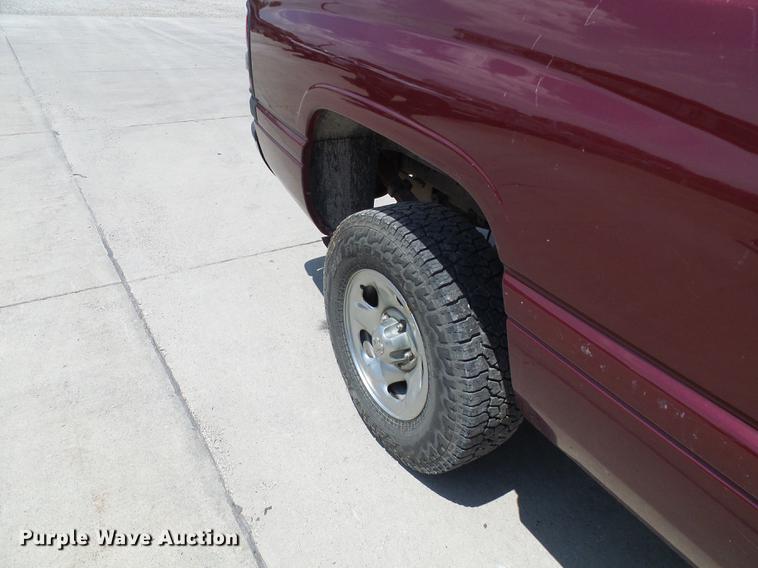 image for item DE5092 2001 Dodge Ram 1500 Club Cab pickup truck