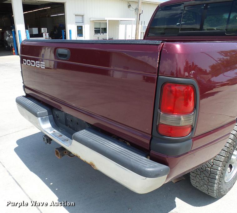 image for item DE5092 2001 Dodge Ram 1500 Club Cab pickup truck