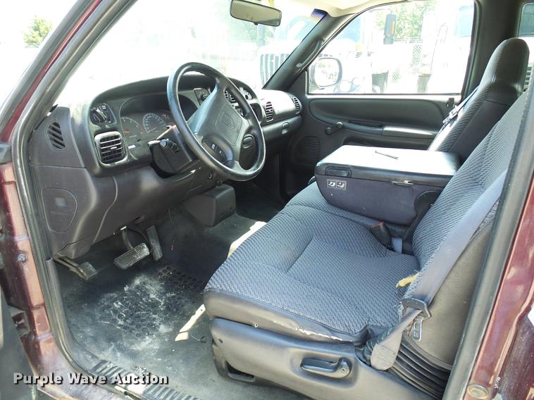 image for item DE5092 2001 Dodge Ram 1500 Club Cab pickup truck