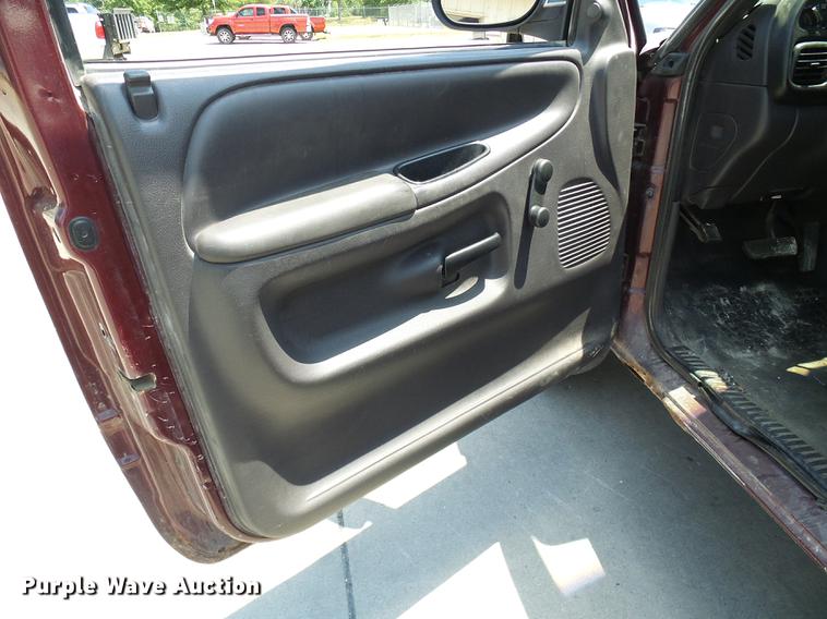 image for item DE5092 2001 Dodge Ram 1500 Club Cab pickup truck