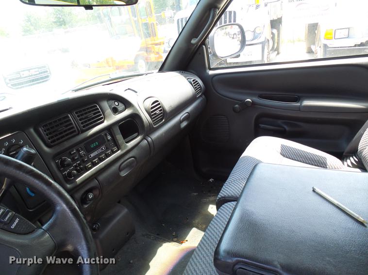 image for item DE5092 2001 Dodge Ram 1500 Club Cab pickup truck