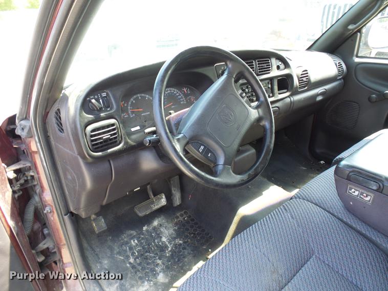 image for item DE5092 2001 Dodge Ram 1500 Club Cab pickup truck