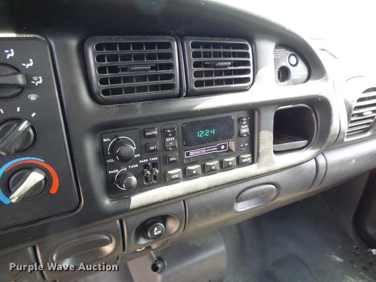 image for item DE5092 2001 Dodge Ram 1500 Club Cab pickup truck