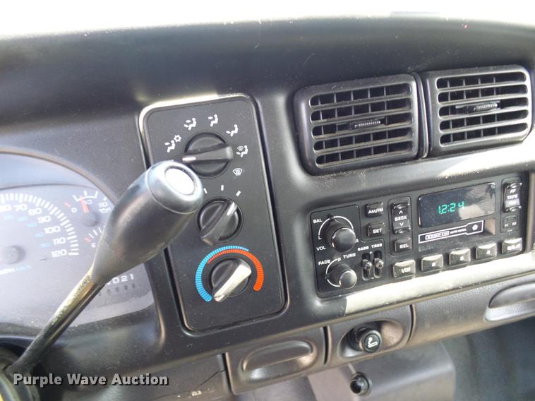 image for item DE5092 2001 Dodge Ram 1500 Club Cab pickup truck