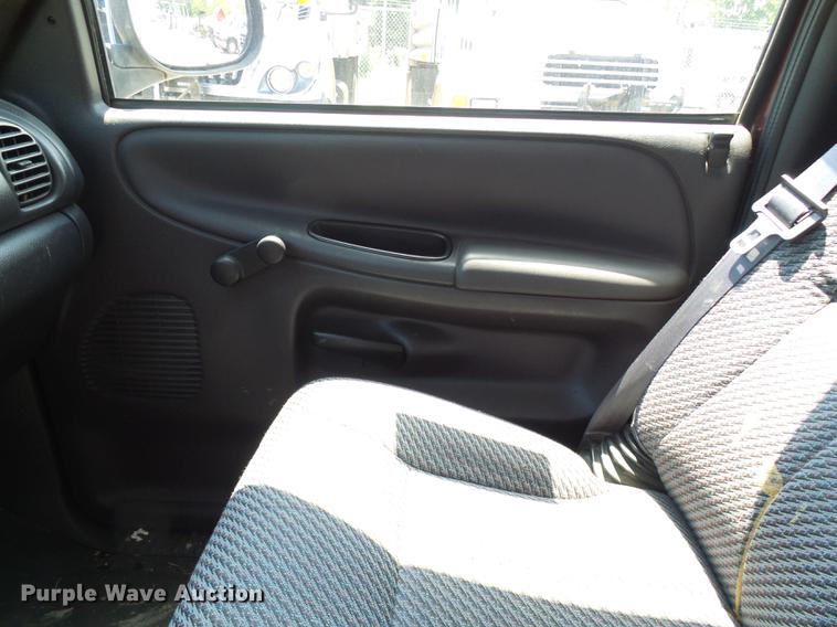 image for item DE5092 2001 Dodge Ram 1500 Club Cab pickup truck