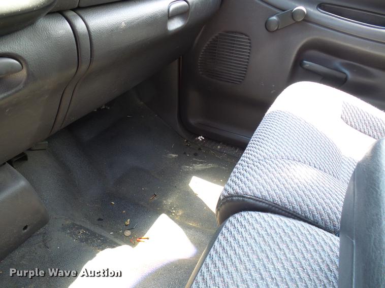 image for item DE5092 2001 Dodge Ram 1500 Club Cab pickup truck