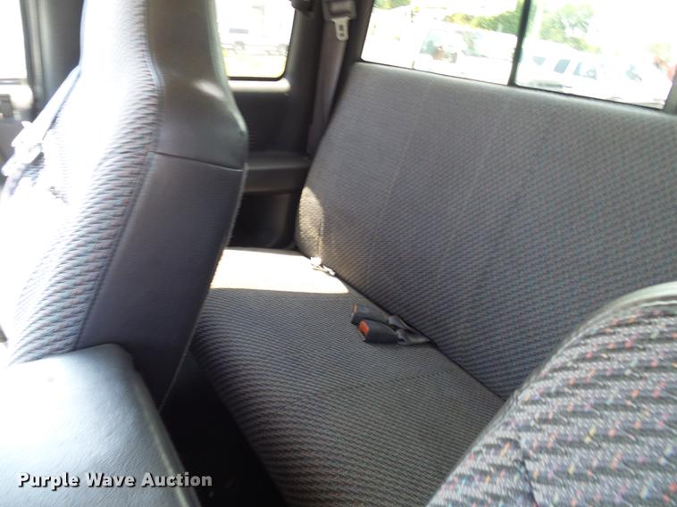 image for item DE5092 2001 Dodge Ram 1500 Club Cab pickup truck