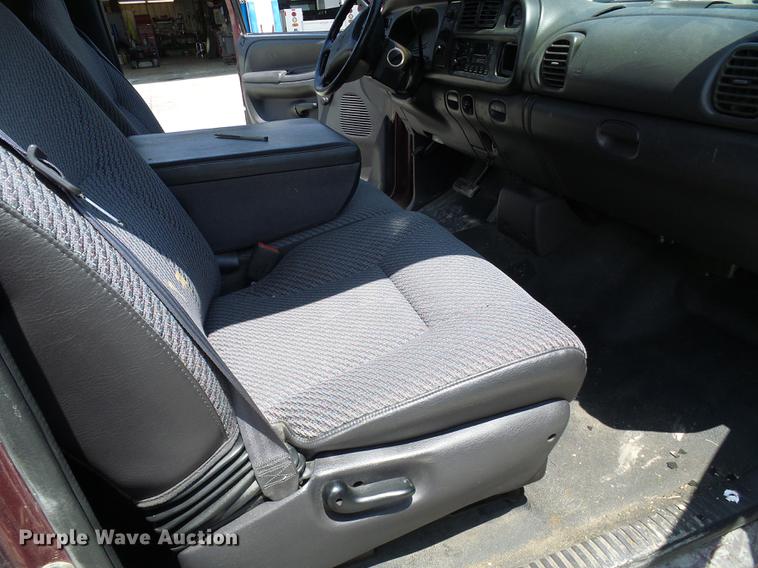 image for item DE5092 2001 Dodge Ram 1500 Club Cab pickup truck