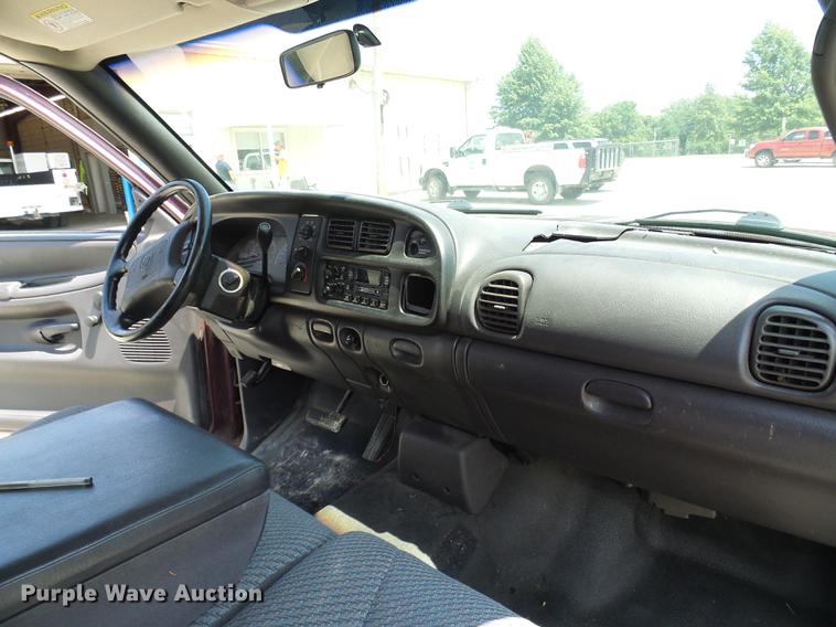 image for item DE5092 2001 Dodge Ram 1500 Club Cab pickup truck