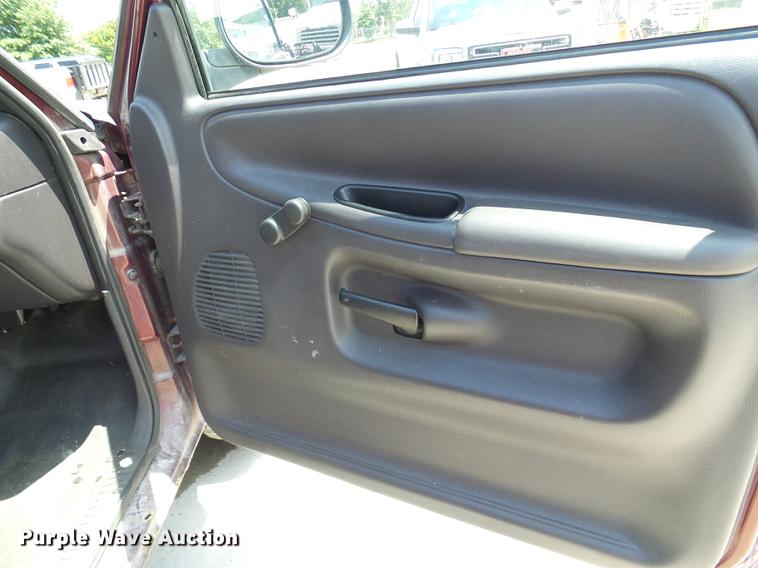 image for item DE5092 2001 Dodge Ram 1500 Club Cab pickup truck