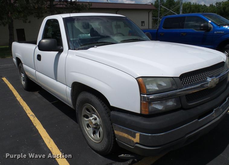 image for item DE5101 2005 Chevrolet Silverado 1500 pickup truck
