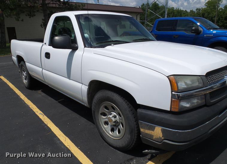 image for item DE5101 2005 Chevrolet Silverado 1500 pickup truck