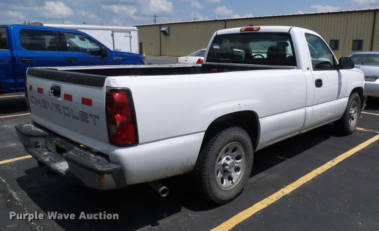 image for item DE5101 2005 Chevrolet Silverado 1500 pickup truck