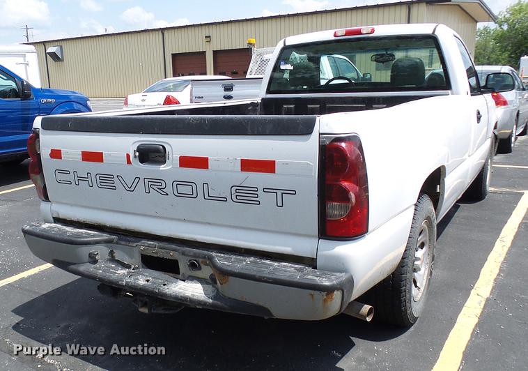 image for item DE5101 2005 Chevrolet Silverado 1500 pickup truck