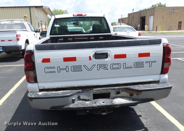 image for item DE5101 2005 Chevrolet Silverado 1500 pickup truck