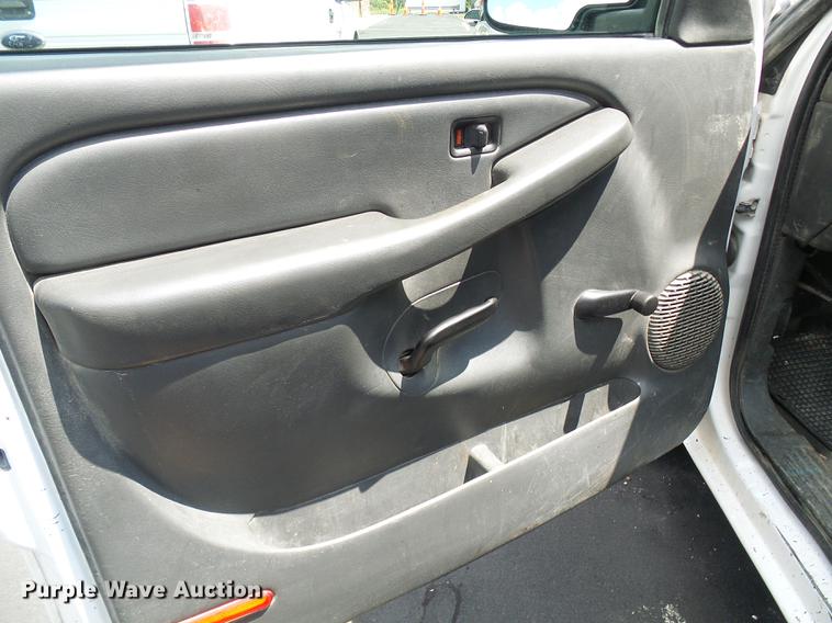 image for item DE5101 2005 Chevrolet Silverado 1500 pickup truck