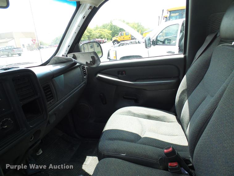 image for item DE5101 2005 Chevrolet Silverado 1500 pickup truck