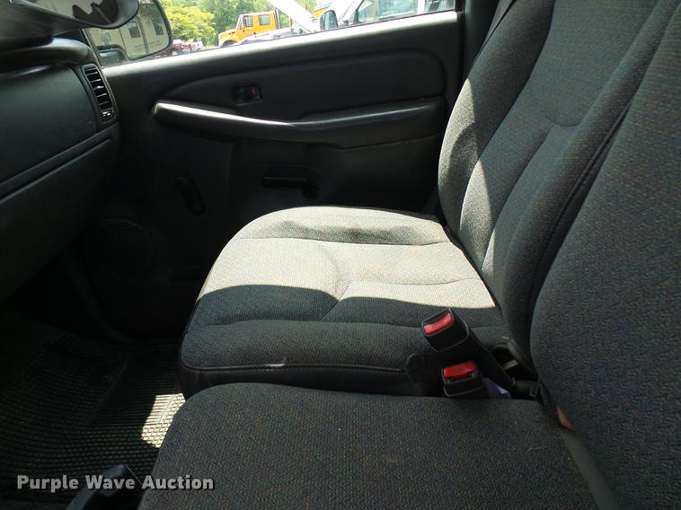 image for item DE5101 2005 Chevrolet Silverado 1500 pickup truck