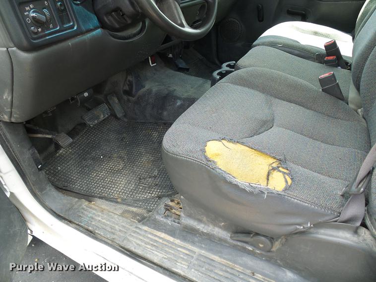 image for item DE5101 2005 Chevrolet Silverado 1500 pickup truck