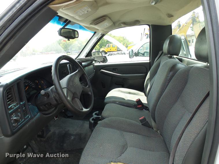 image for item DE5101 2005 Chevrolet Silverado 1500 pickup truck