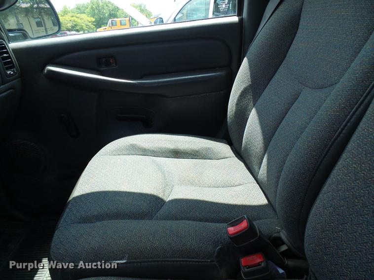 image for item DE5101 2005 Chevrolet Silverado 1500 pickup truck