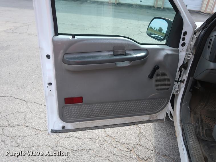 image for item DF2250 2003 Ford F250 Super Duty pickup truck