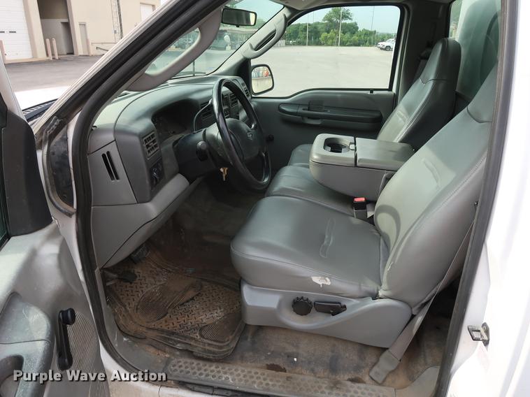 image for item DF2250 2003 Ford F250 Super Duty pickup truck