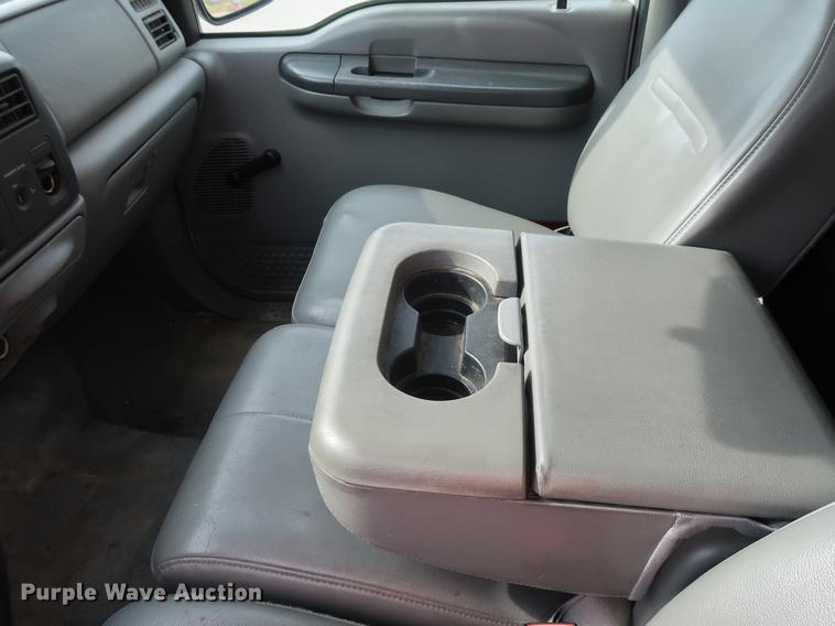 image for item DF2250 2003 Ford F250 Super Duty pickup truck