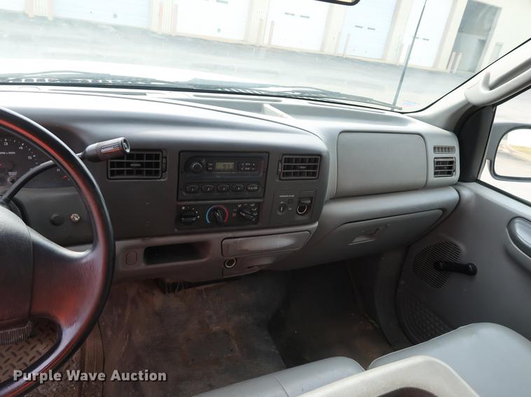 image for item DF2250 2003 Ford F250 Super Duty pickup truck